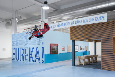 exhibition view of *Eureka !*, curators : António Saint Silvestre and Richard Treger, Centro de Arte Oliva, Portugal, 2021-2022 - © &copy; Dinis Santos, christian berst — art brut