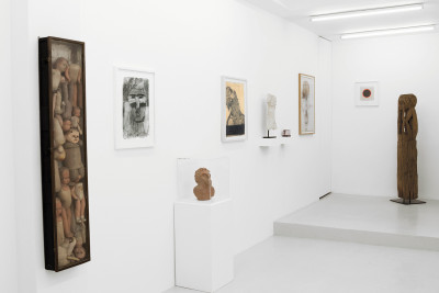 Exhibition view of *face to face*, curated by Gaël Charbau, the bridge by christian berst, Paris, 2020 - © the bridge by christian berst, christian berst — art brut