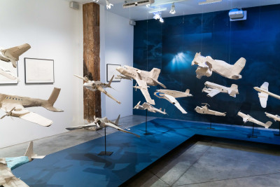 vue de l'exposition *hans-jörg georgi : noah's planes*, christian berst art brut, Paris, 2022 - © &copy; Say Who / Maril&ugrave; Parisi, christian berst — art brut