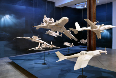 vue de l'exposition *hans-jörg georgi : noah's planes*, christian berst art brut, Paris, 2022-2023 - © christian berst — art brut